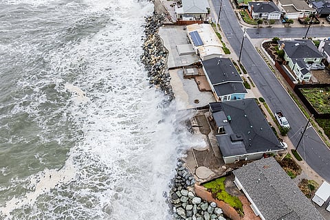 जलवायु संकट: समुद्र के लगातार बढ़ते जलस्तर से खतरे में पड़ सकती हैं दुनिया में 10 करोड़ इमारतें