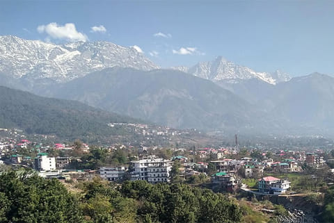 28 और 29 दिसंबर को उत्तर भारत के पहाड़ी इलाकों के ऊंचाई वाले हिस्सों  में हल्की बारिश और बर्फबारी संभव है।