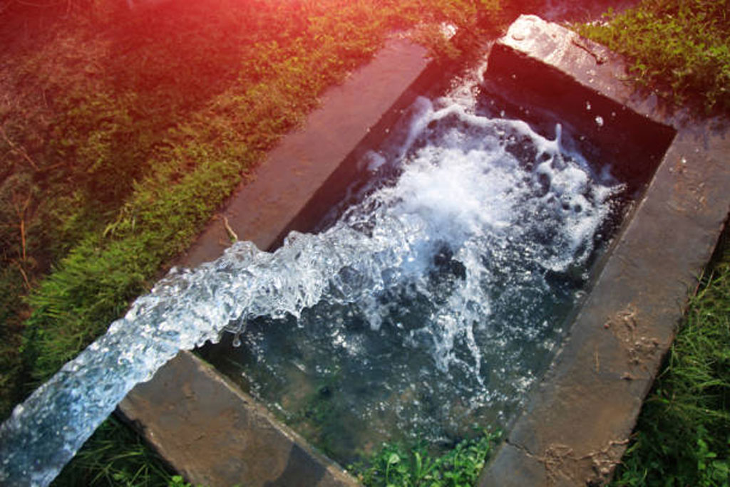 भूजल की कमी से पारिस्थितिकी तंत्र कार्बन कम जमा करता है, जिससे वायुमंडलीय कार्बन बढ़ता और जलवायु परिवर्तन तेज होता है।