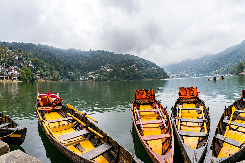 उत्तराखंड की प्रसिद्ध नैनीताल झील; फोटो: आईस्टॉक
