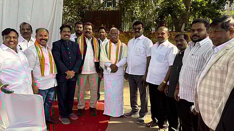 TNCC president Selvaperunthagai with other Congress leaders in New Delhi