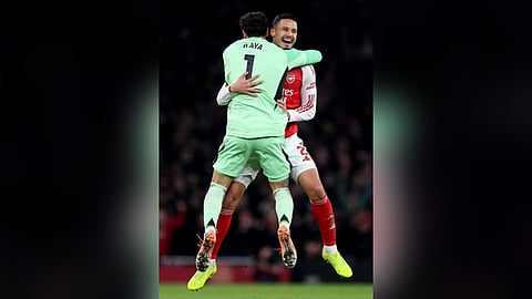 Arsenal Players celebrating their victory 