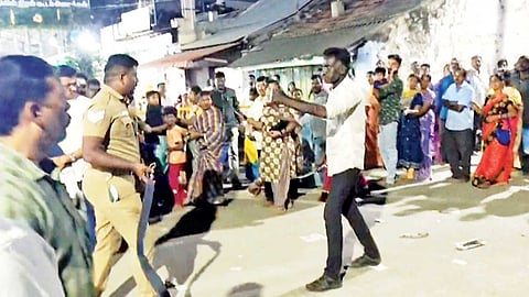 Screengrab of the video of man pointing knife at police