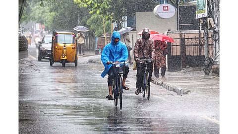 Orange alerts for heavy rain in 4 districts.
