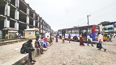 No shelter for bus commuters at the temporary bus terminus