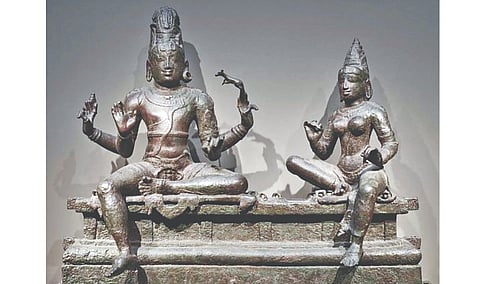Somaskanda bronze idol depicting Saint Sundarar with Parvati 