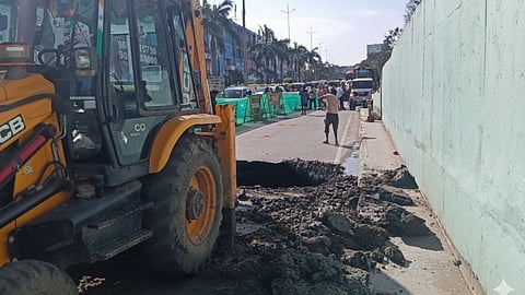 Giant sinkhole on OMR near Indra Nagar MRTS station