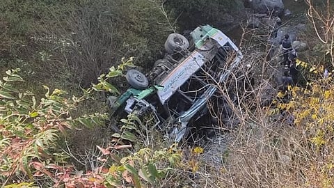 Bus plunges into gorge in Uttarakhand
