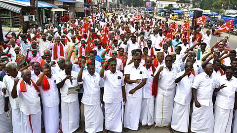 Farmers association staging protest in Thanjavur on Wednesday 