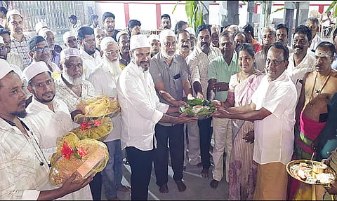 Muslim community presents seer varisai at Vinayagar temple kumbabishekam in Tirupur
