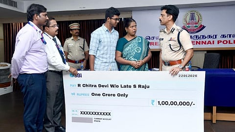 Greater Chennai Police (GCP) Commissioner A Arun on Tuesday (February 24) issued the insurance policy to the late S Raju's family.