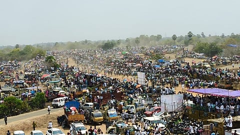 People gathered to watch manjuvirattu as part of the Masi Magam festival at the Balasubramaniyar Temple in Aralipparai.