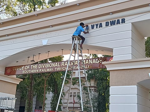 Removing of ‘Kartavya Dwar’ signage at the Tiruchirappalli Divisional Railway Office