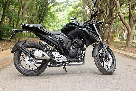 Yamaha ‘Metallic Black’ priced at Rs 1.59 lakh
