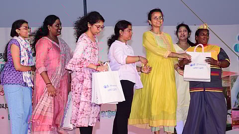 Krithika Udhayanidhi crowns women workers