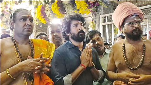 Sivakarthikeyan at Thirunallar temple