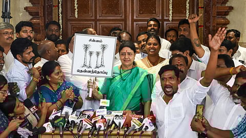 Sasikala announced her party name as "All India Puratchi Thalaivar Makkal Munnetra Kazhagam" at poes Garden
