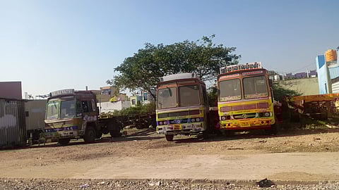 container-trailer lorries in Manali New Town