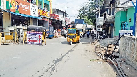 Barricades erected on Kadumbadi Amman Koil Street