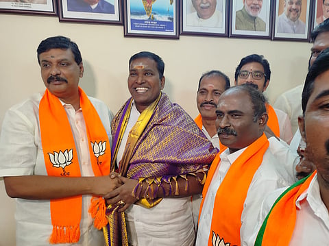 Minsiter AK Sai J Saravanankumar