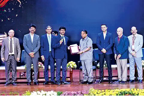 G Viswanathan, founder and Chancellor of VIT, distributing medals and certificates to meritorius students