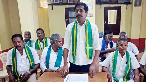 Easan Murugasamy addressing farmers in Thanjavur on Wednesday
