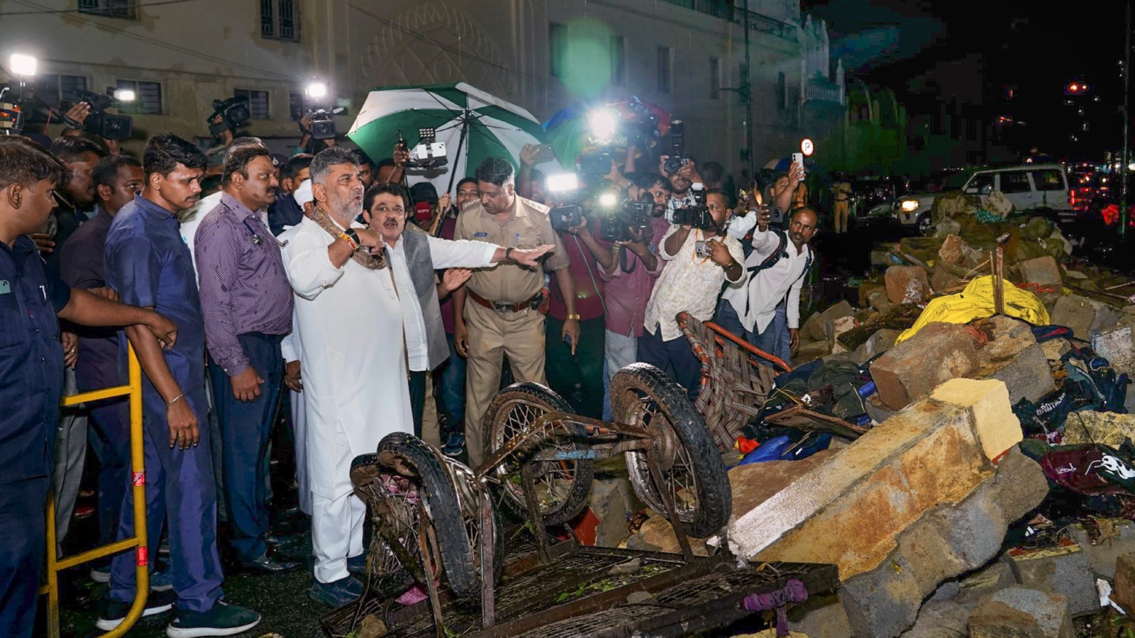 Deputy Chief Minister DK Shivakumar visits the site of a wall collapse following heavy rain, at Bowring Hospital, in Bengaluru 