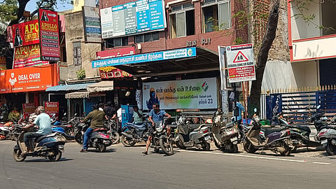 Maharani Theatre bus stop