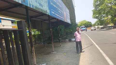 The bus stop beneath the Walajabad flyover
