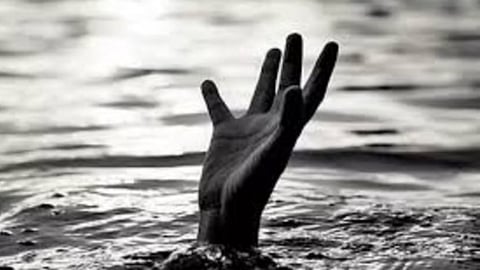 Image of drowning used for representative purpose