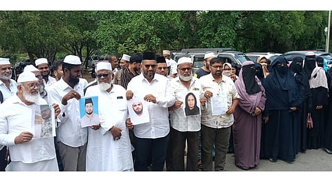 Pallapatti residents who were cheated by the agency on Haj pilgrimage at the Karur Collectorate on Monday 