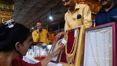 Gold prices rises to high  range