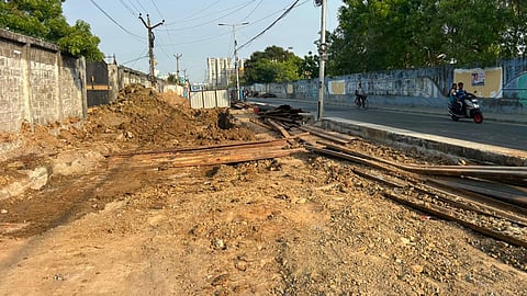 Nookampalayam Link Road in Semmencheri reduced to a
narrow road due to ongoing civic works