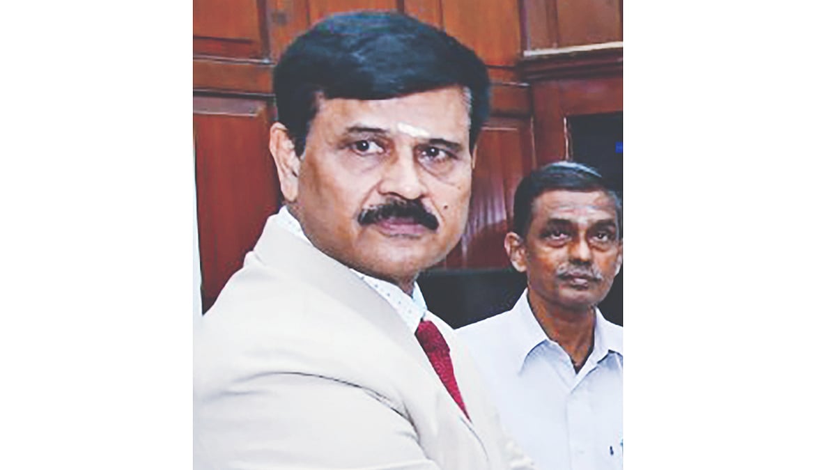 தமிழ்நாடு சட்டமன்ற செயலாளர் ராஜினாமா: வணிக ஆலோசனைக்குழு அமைப்பு விவகாரம் காரணம் என தகவல்கள்.