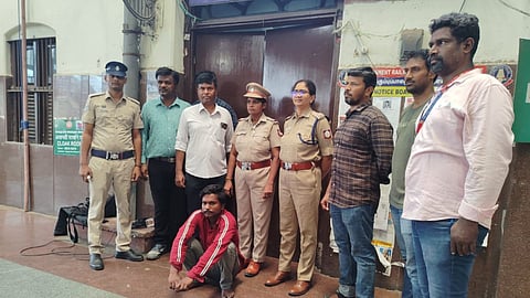 Railway police arrested Kumaresan 
