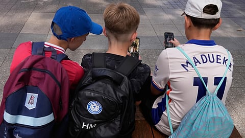 Australia plans to strengthen laws banning children from social media