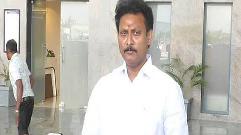 Anbil Mahesh asked whether the government was planning to issue student identity cards