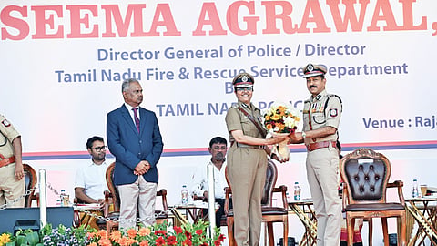 DGP Seema Agrawal being felicitated by the Head of Tamil
Nadu Police Mahesh Kumar Aggarwal on Saturday