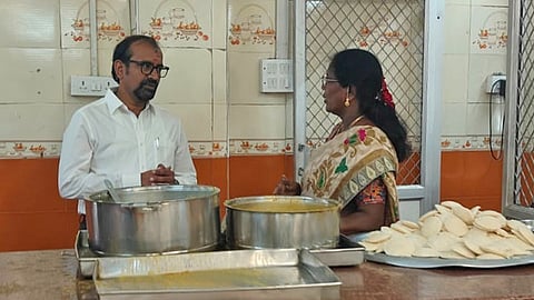 P Venkataramanan conducts surprise inspection at Amma Unavagam