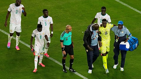 Senegal goalkeeper Edouard Mendy (16) receives medical assistance during the World Cup Group I soccer match between Norway and Senegal in East Rutherford