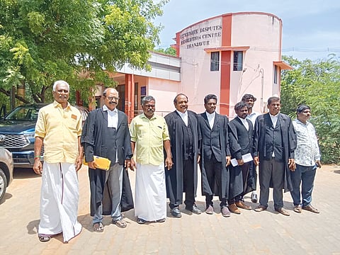 Farmer Punniyamurthy with his advocates in Thanjavur