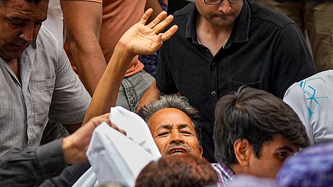 Delhi Police shifting Sonam Wangchuk to the hospital 