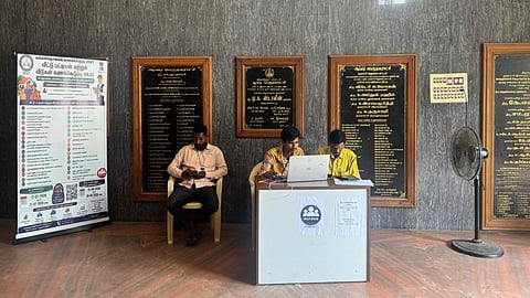 Workers at the facility for assisting the Avadi residents with Census self-enumeration.