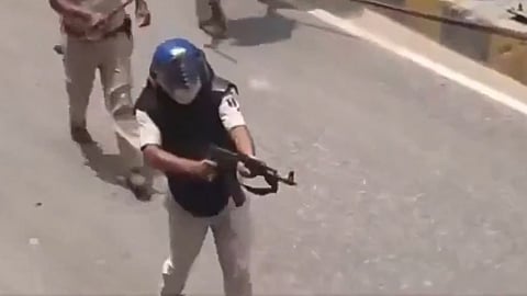 Bihar constable seen using the AK-47
