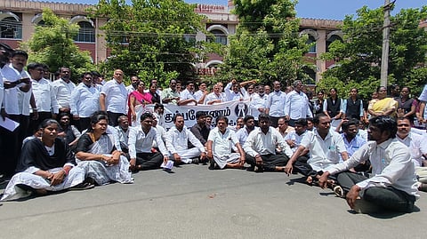 Advocates staging protest at Kumbakonam on Monday
