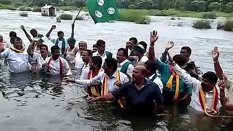 Agitation intensifies in Karnataka over Cauvery water sharing with Tamil Nadu 