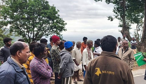 Forest department staff in talks with the agitated villagers