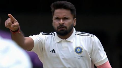 Mukesh, Sarkar bowl out Central Zone for 266