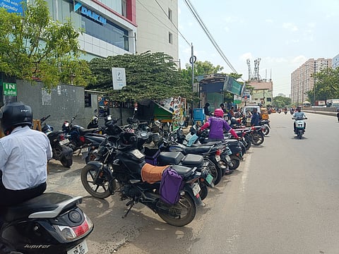 Two-wheelers parked on footpath near Arumbakkam bus stop rankle pedestrians
