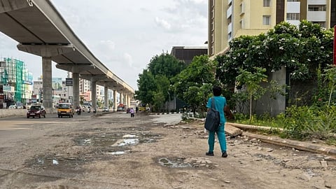 The service road along an apartment complex in Semmencheri